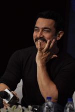 Aamir Khan at Star TV_s new show announcement in Taj Land_s End on 22nd Oct 2011 (30).JPG